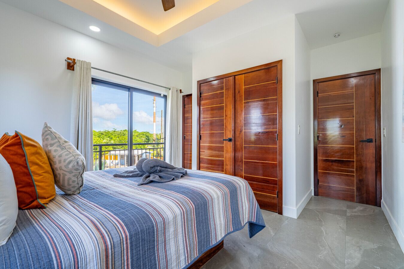 4 室のベッドルーム、デスク、アイロン / アイロン台、WiFi (無料)