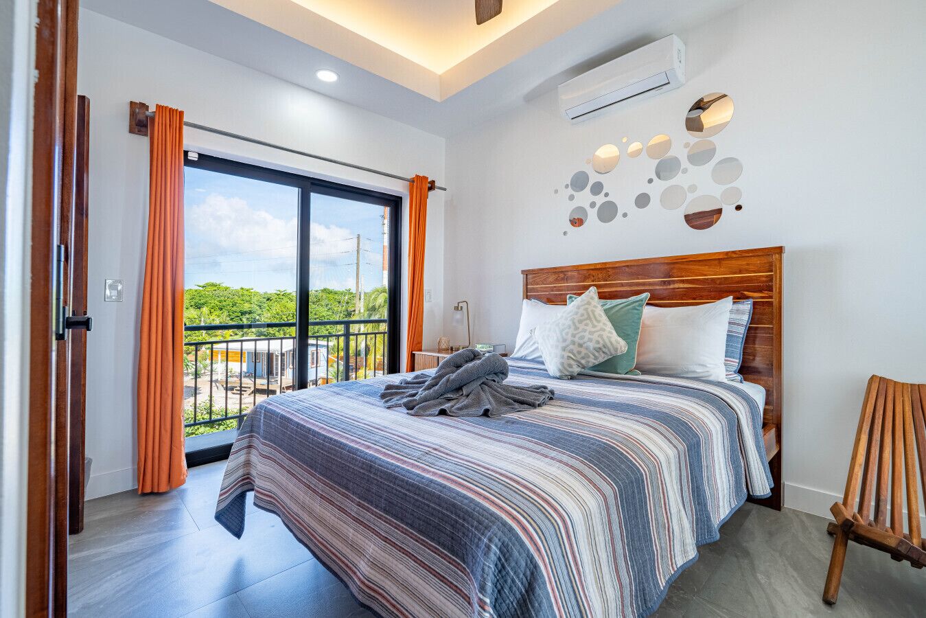 4 bedrooms, desk, iron/ironing board, free WiFi