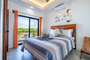 4 bedrooms, desk, iron/ironing board, free WiFi - Luxury Beachfront Villa: Pool - Roof Patio - Views (San Pedro)