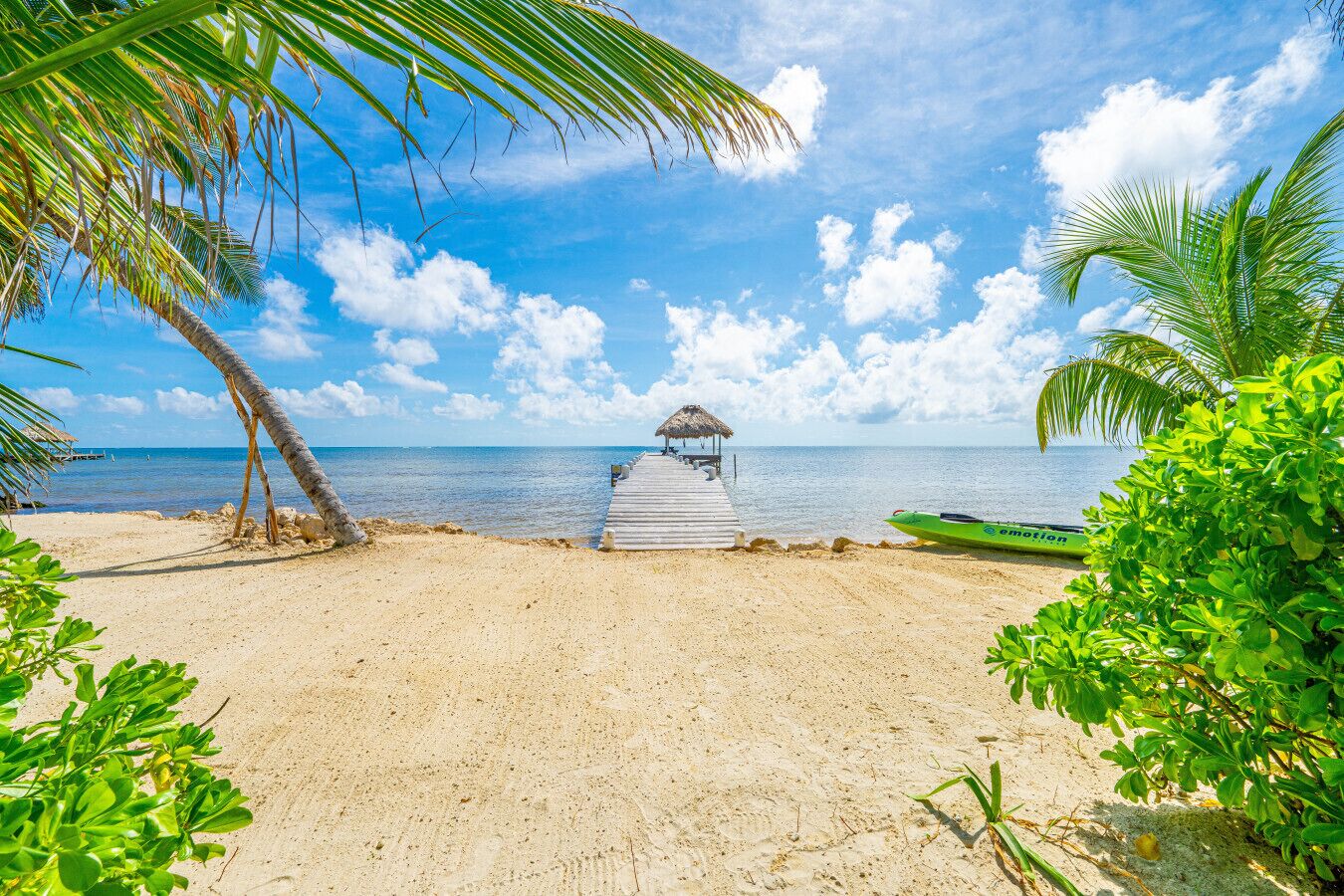 Beach nearby, sun loungers, beach towels