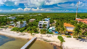 Beach nearby, sun loungers, beach towels