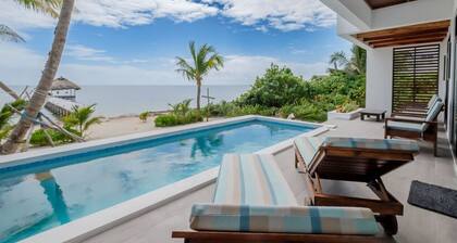 Luxury Beachfront Villa: Pool - Roof Patio - Views