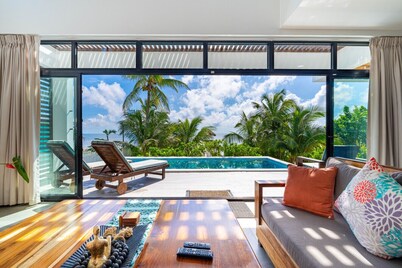 Luxury Beachfront Villa: Pool - Roof Patio - Views