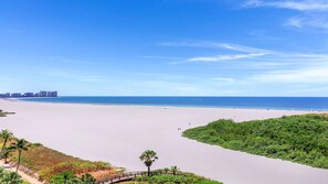On the beach - Southern view of the Crescent Beach (Marco Island)