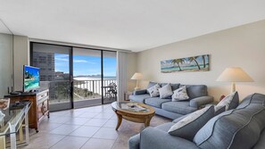 TV - Southern view of the Crescent Beach (Marco Island)