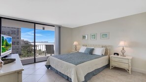 2 bedrooms, free WiFi, bed sheets - Southern view of the Crescent Beach (Marco Island)