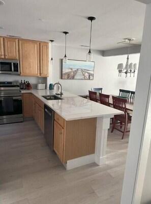 Fridge, microwave, oven, stovetop - Perfect for Golfer's, P-baller's and Beach Goer's! (Hilton Head Island)