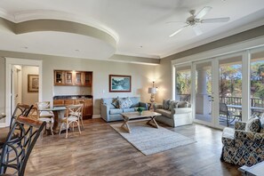 TV - Luxurious 3BR/3BA Retreat for 8 (Miramar Beach)