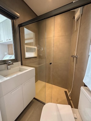 Suite – superior | Bad | Dusj, hårføner og håndklær