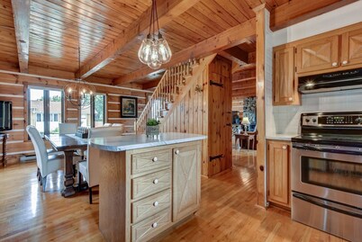 Charmante, spacieuse maison canadienne/Charming and very spacious Canadian house