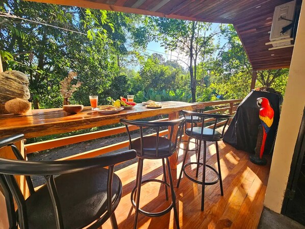 Outdoor dining - Casa Cariad *Cottage house near Playa Bejuco*
(Provincia de Puntarenas)