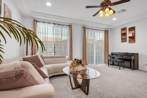 Quiet & Centrally Located 15 Minutes from Vegas Strip