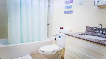 Villa | Baño | Secadora de cabello y toallas
