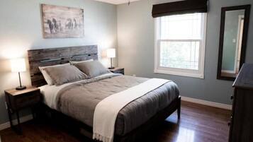 4 bedrooms, iron/ironing board, travel crib, free WiFi