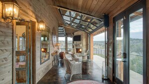 Interior - Sotol by Avantstay Direct River Access + Views (Dripping Springs)