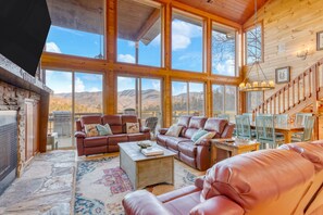 Interior - Thunder Mountain by Avantstay Views + Hot Tub (Sevierville)