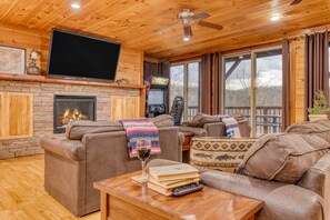 Interior - Thunder Mountain by Avantstay Views + Hot Tub (Sevierville)