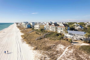 Interior - Gulf Front, Walk to Rosemary Beach, 5br, Gazebo Paradise on Park by Avantstay (Panama City Beach)