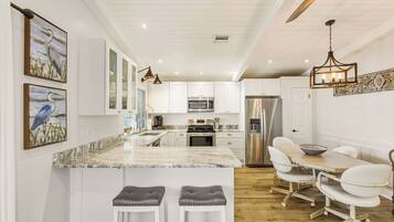 冰箱、微波炉、烤箱、炉灶