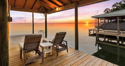 The Legacy Lake Cottage on sought after Lake June in Winter- Recently Renovated!