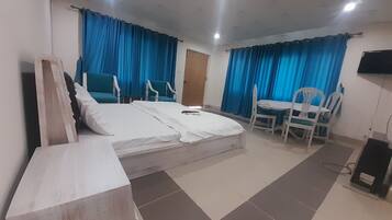 Business Double or Twin Room | Free minibar, in-room safe, individually decorated