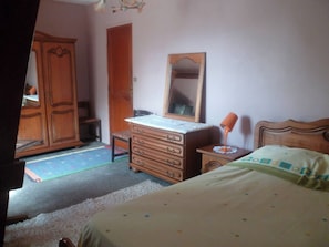 1 chambre, fer et planche à repasser, Wi-Fi, draps fournis