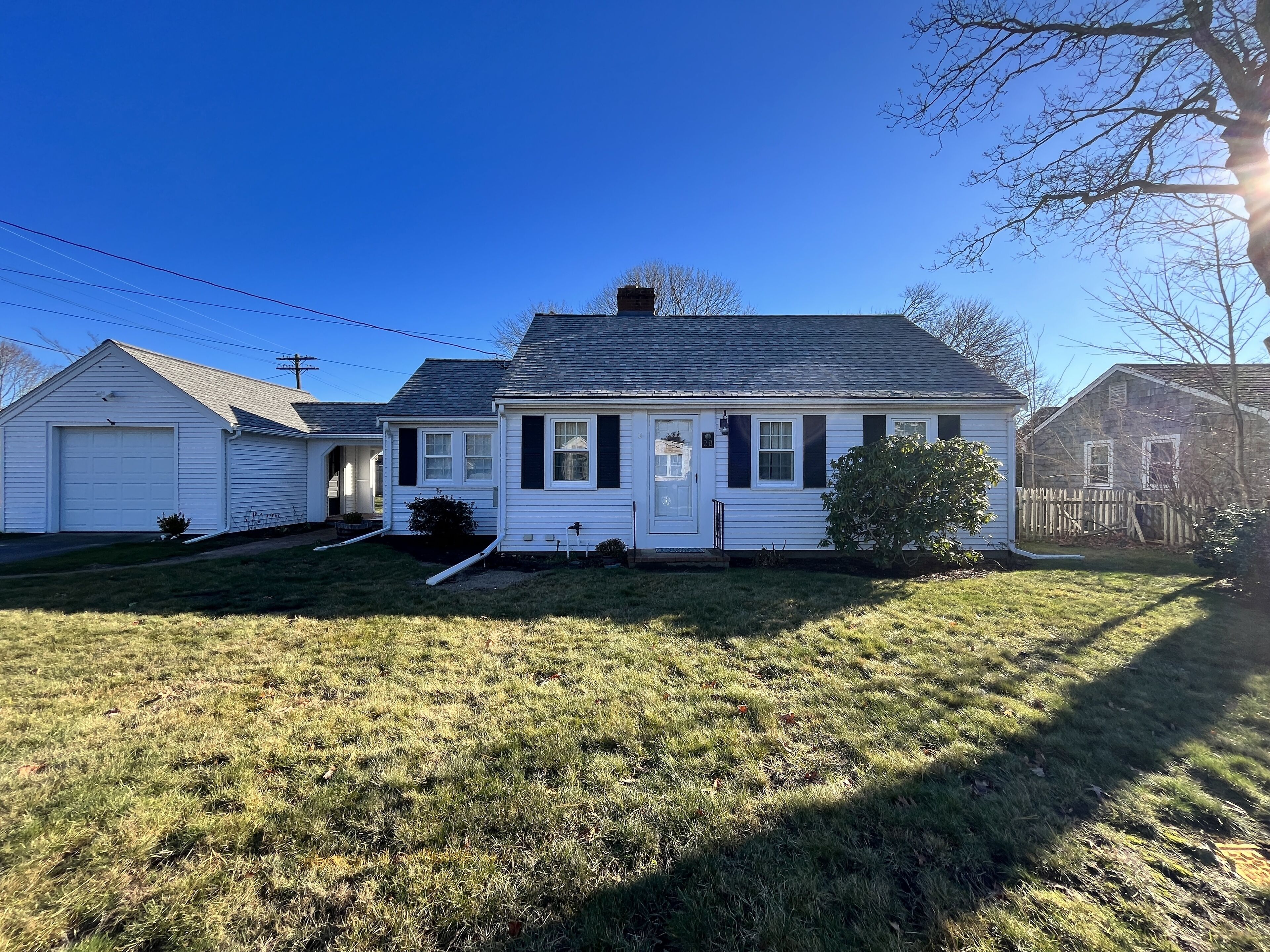 2 bedroom, 2 full baths, close to town. Sleeps 4