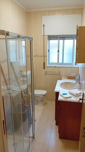 Hårtørrer, håndklæder, Sæbe, Toiletpapir