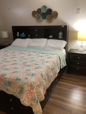 1 soverom, skrivebord, strykejern/-brett og wi-fi (inkludert)