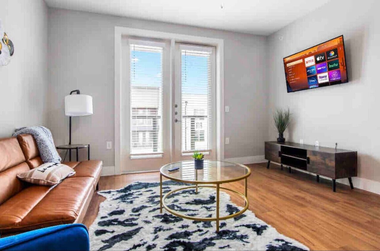 Serene Haven - 1 King BR | Pool | Gym | Laundry