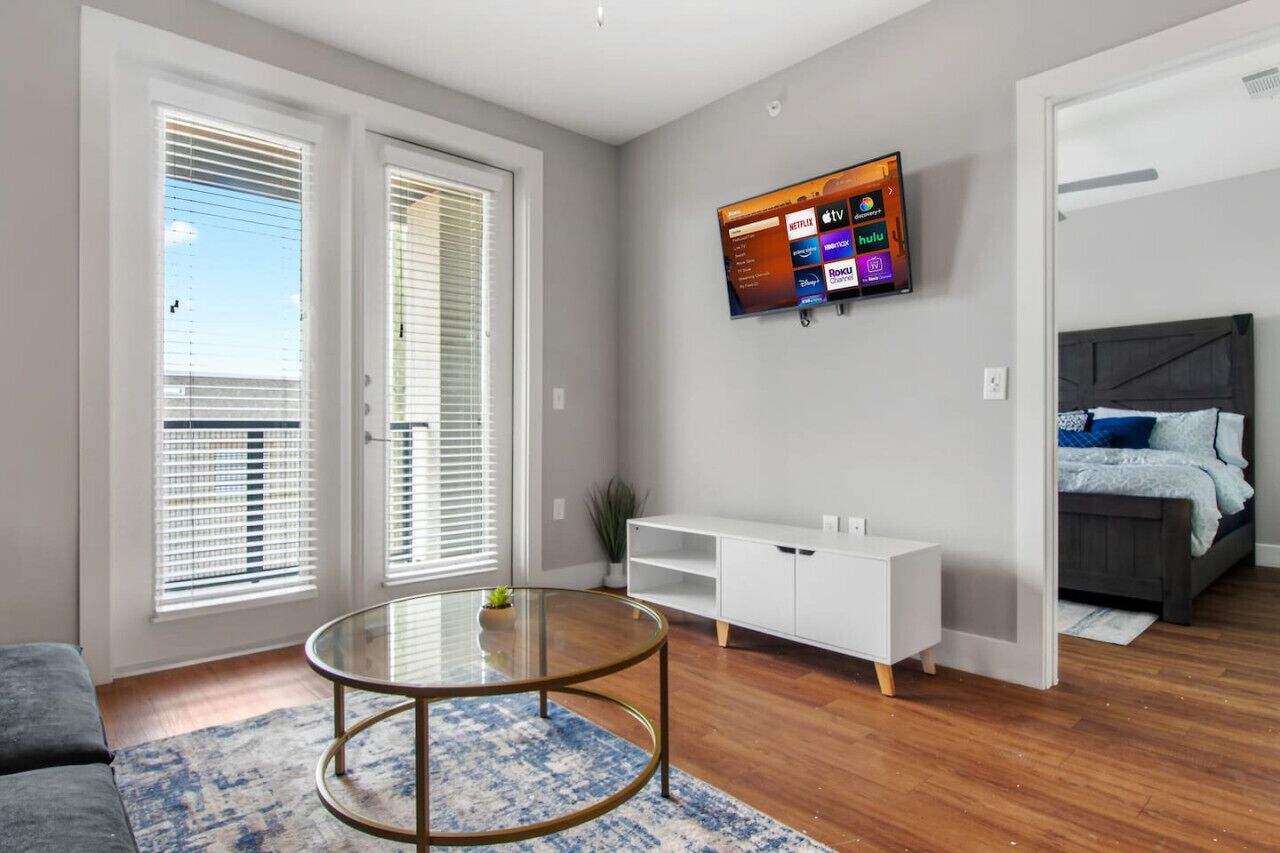 Luxury Oasis Retreat 1BR King| Pool | Gym | Washer