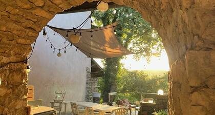 Mas Cévenol Isolé Dans un Écrin de Verdure, Avec Grande Piscine, 16 Couchages