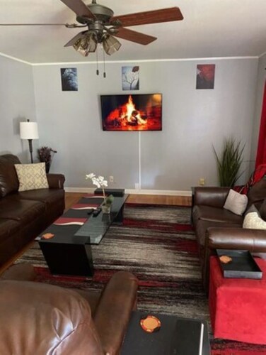 Edward's Place ~ Family Retreat Near Downtown & Oaklawn