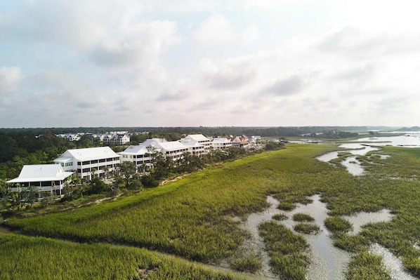 المنشأة من الخ ارج