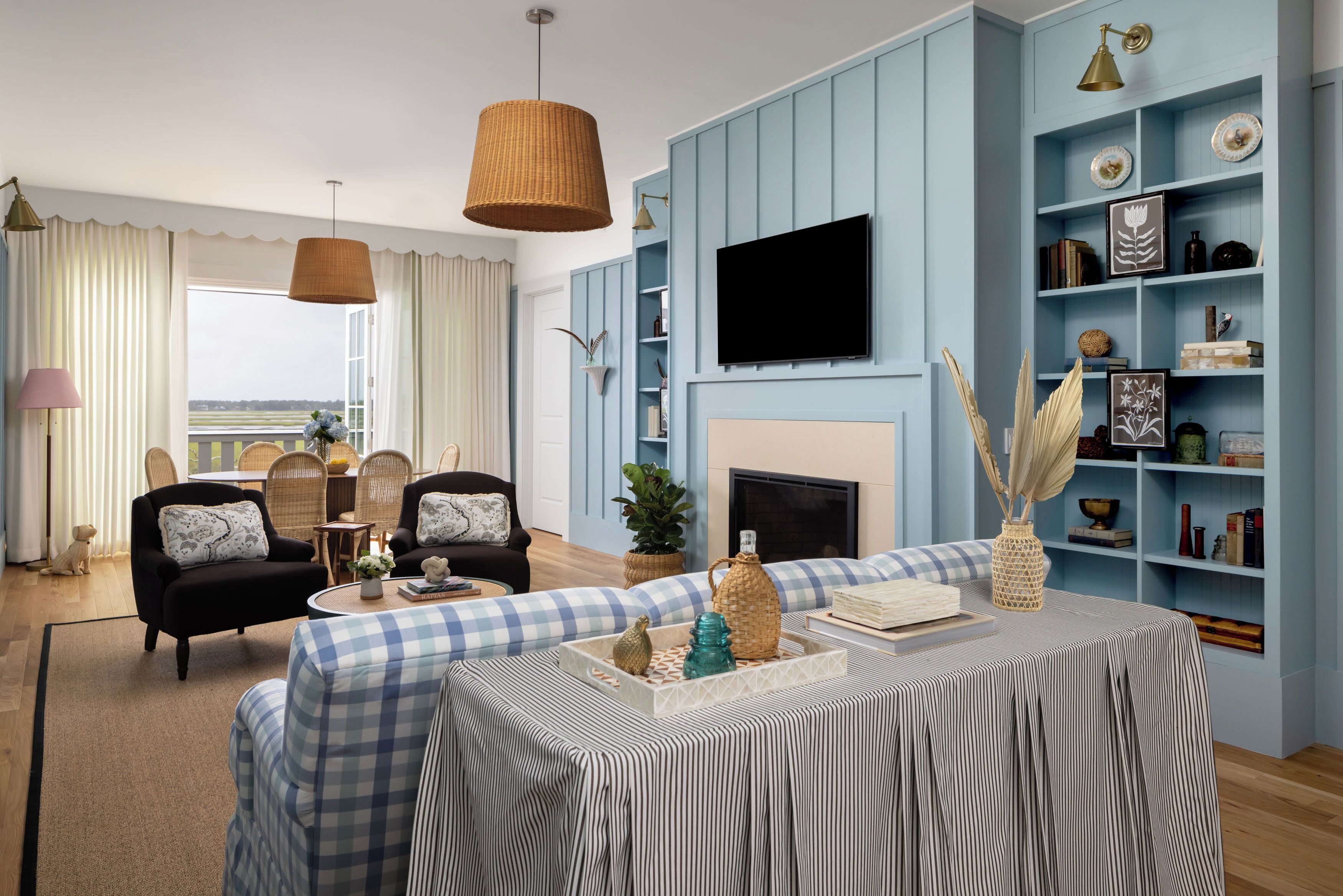 Suite, 2 soverom (Arbor) | Oppholdsområde | En 55-tommers LCD-TV med Parabol-TV