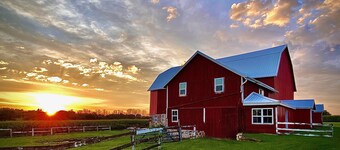 Large Farmhouse near RA & golf.  Breakfast Included with lots of room for all!