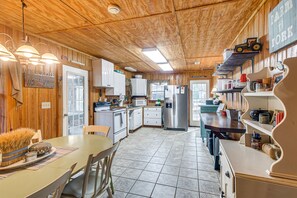 Fridge, microwave, stovetop, toaster - Georgia Lakefront Cabin w/ Fire Pit + Grills! (Ocilla)