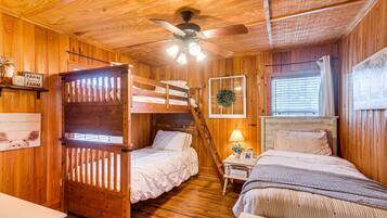 2 bedrooms, iron/ironing board, Internet, bed sheets