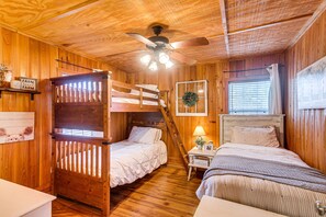 2 bedrooms, iron/ironing board, Internet, bed sheets - Georgia Lakefront Cabin w/ Fire Pit + Grills! (Ocilla)