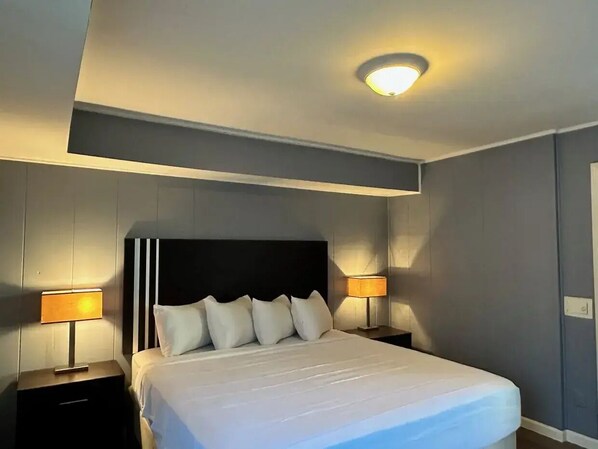 1 bedroom, iron/ironing board, WiFi, bed sheets - Community Court Hotel (Saratoga Springs)