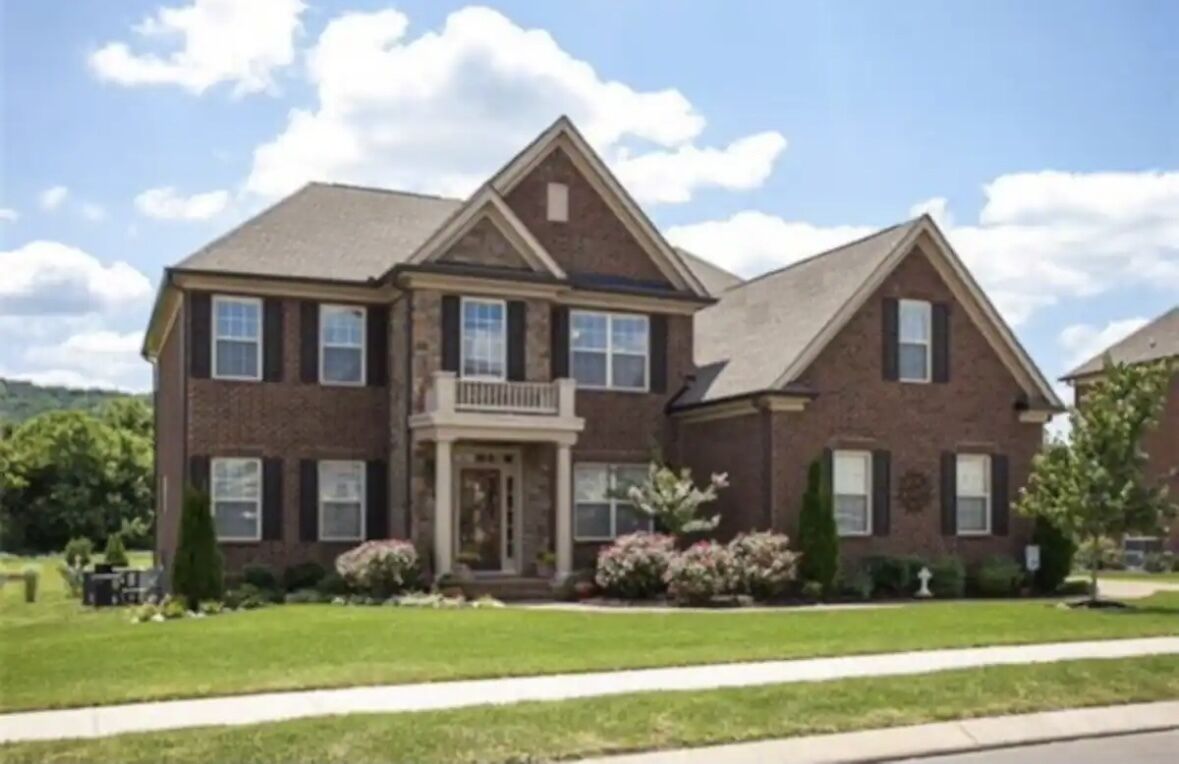 Beautiful & spacious home in charming Franklin, Tennessee. 