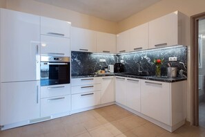 Fridge, microwave, oven, dishwasher