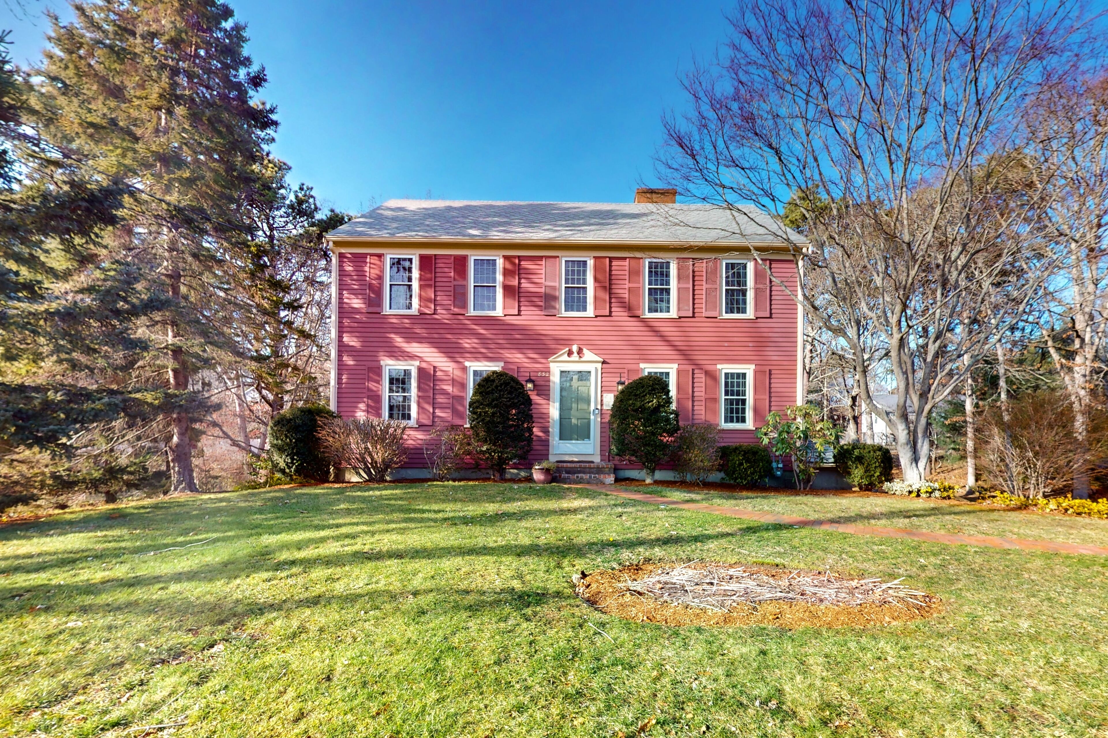 Dog-friendly colonial, firepit, grill, smart TVs, & internet