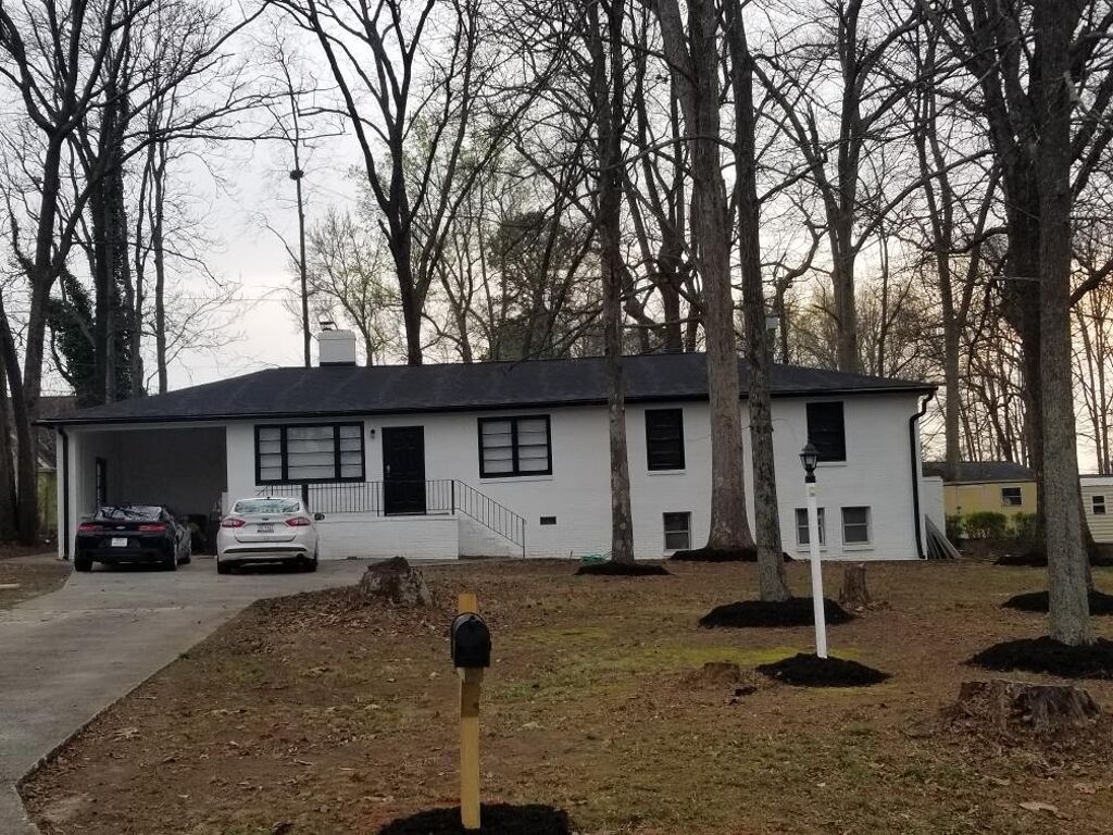 Adorable home in Simpsonville close to 85