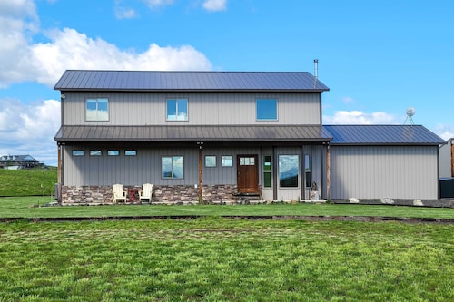 Laptop-Friendly Grangeville Getaway w/ Fire Pit!