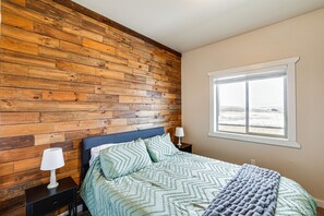 3 bedrooms, desk, iron/ironing board, WiFi - Laptop-Friendly Grangeville Getaway w/ Fire Pit! (Grangeville)
