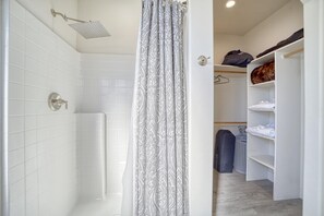 Jetted tub, hair dryer, towels, soap