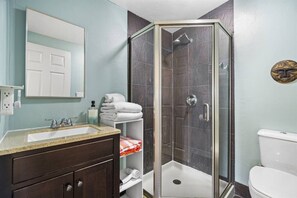 Secador de pelo y toallas