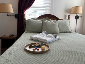 3 habitaciones, tabla de planchar con plancha y cuna de viaje 