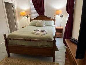 3 habitaciones, tabla de planchar con plancha y cuna de viaje 